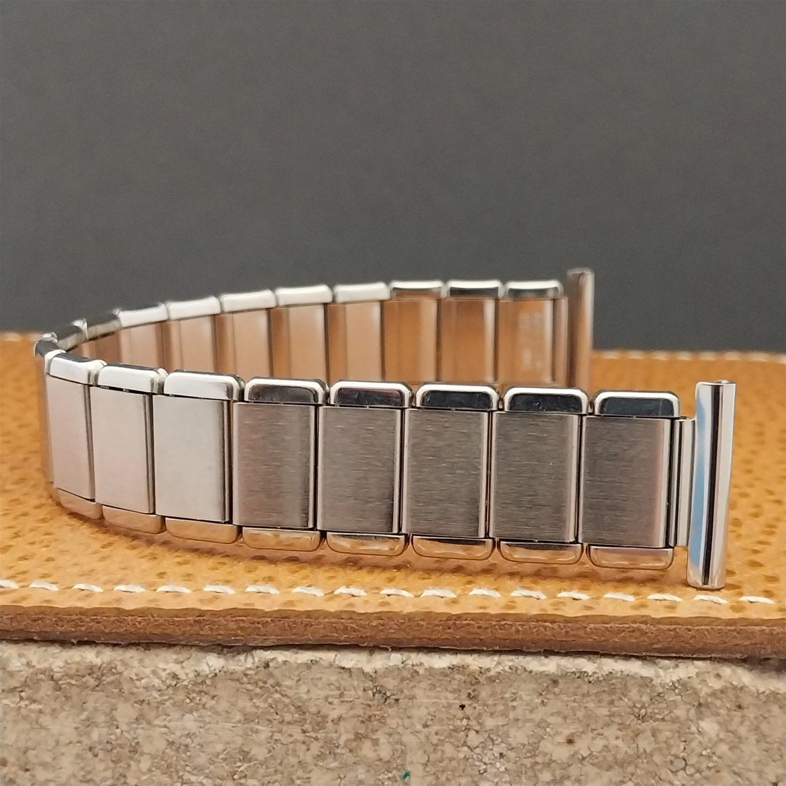 18mm 17mm German Wire Lug Stainless Steel Stretch Unused 1960s Watch Band