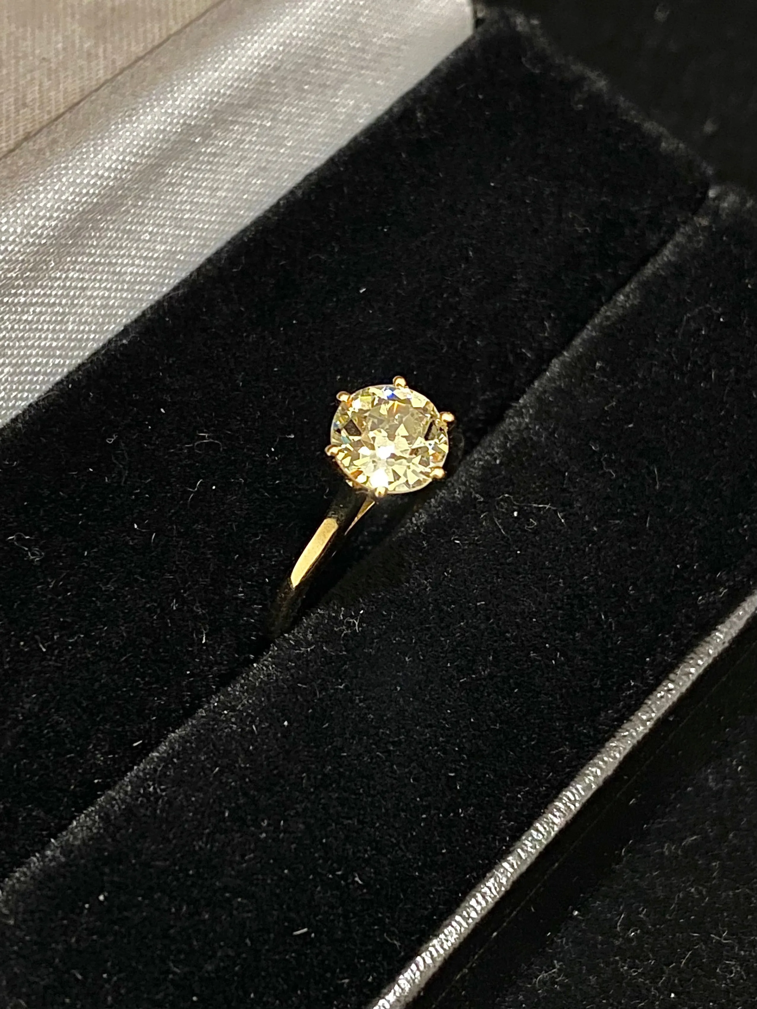 1930's Antique Design Solid Yellow Gold Diamond Solitaire Engagement Ring - $20K Appraisal Value w/CoA}