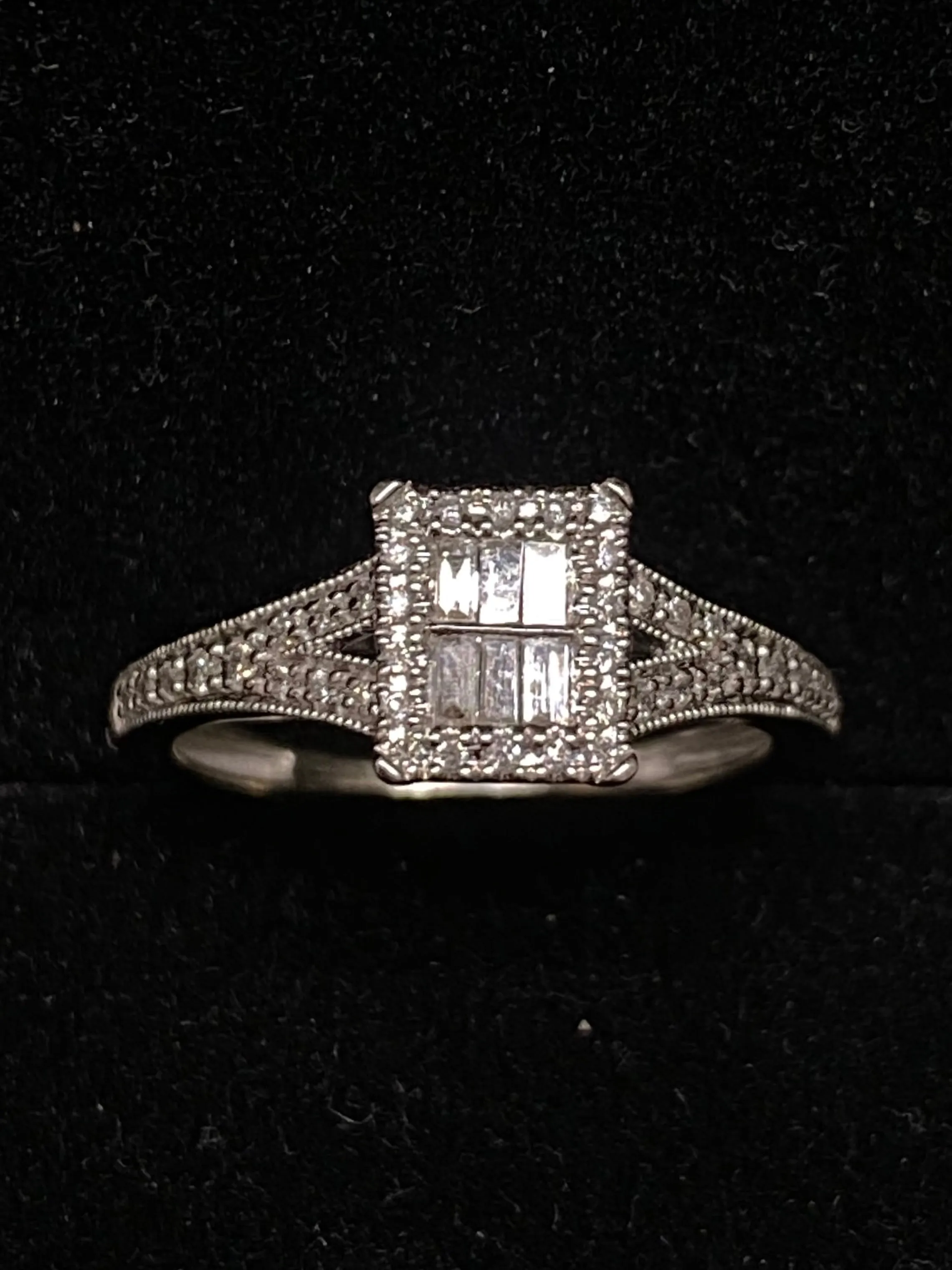 Beautiful Lady's Diamond White Bright Gold Stunning Designer Ring $7 APR w/ CoA!