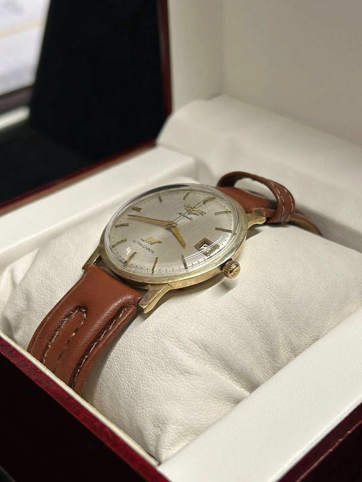 Beautiful Longines Round Extra Thick Case Watch - $6K APR w/ COA!
