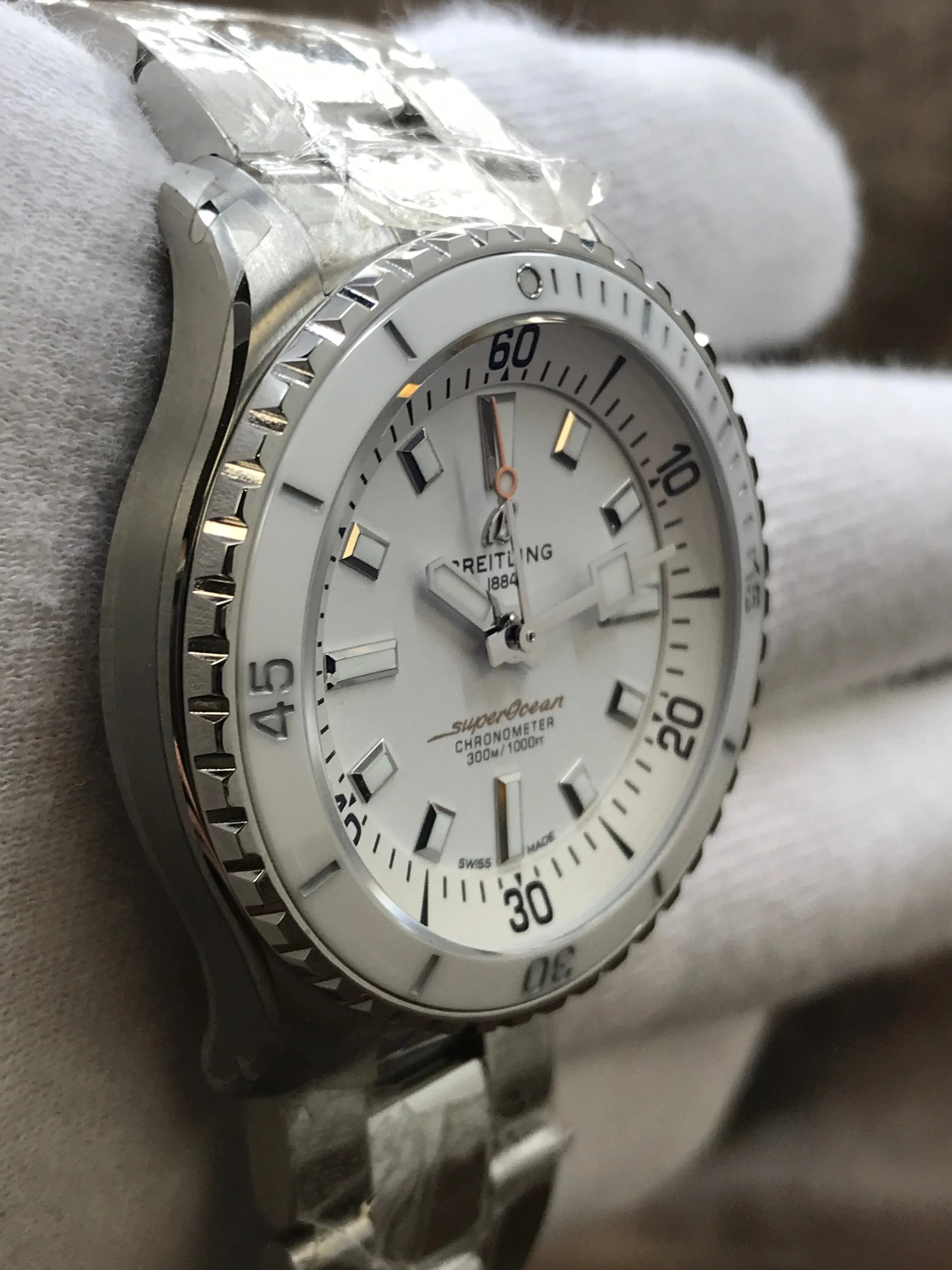 Breitling SUPEROCEAN AUTOMATIC 36 BNIB A17377 White Dial Automatic Watch