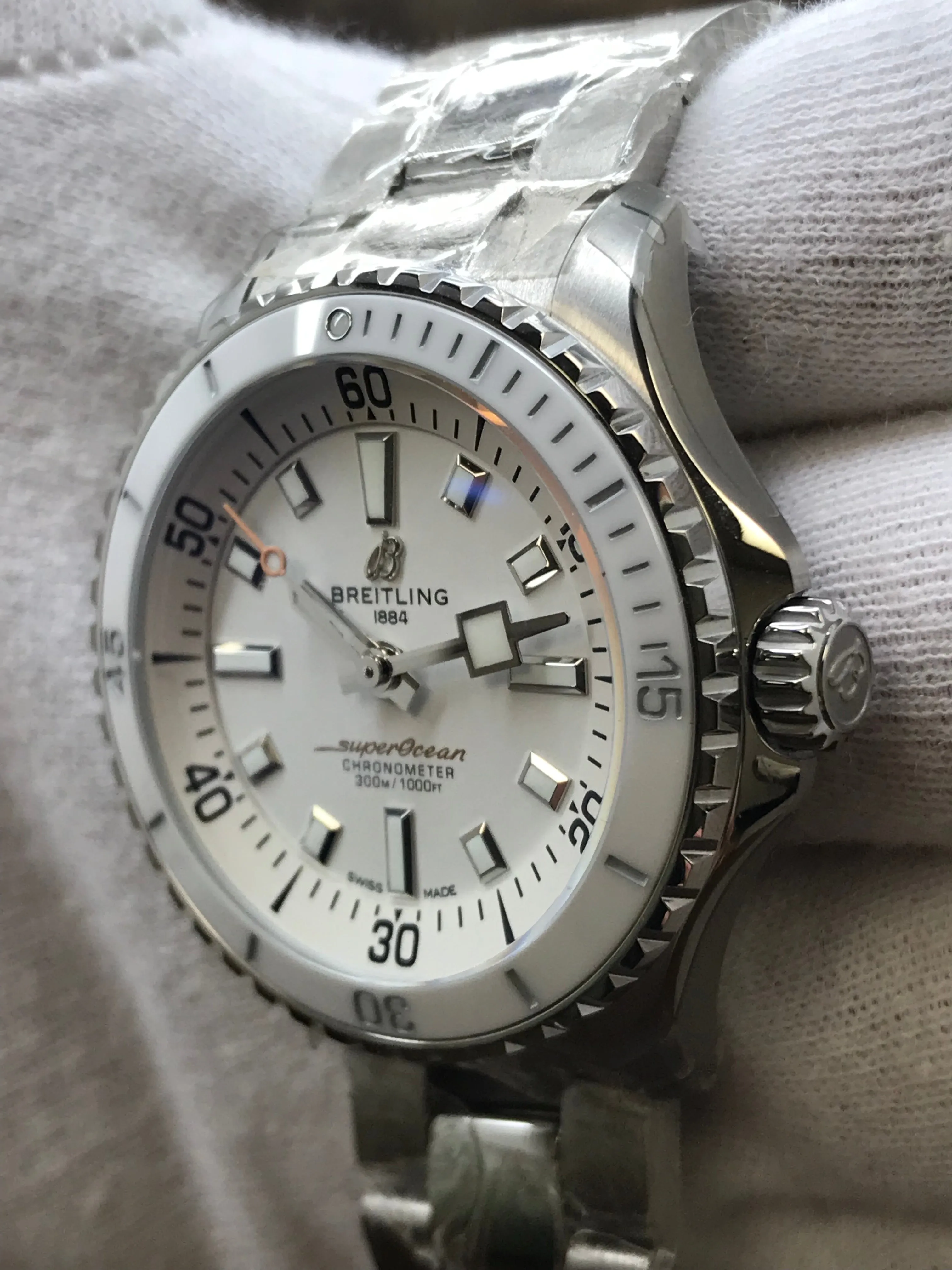 Breitling SUPEROCEAN AUTOMATIC 36 BNIB A17377 White Dial Automatic Watch