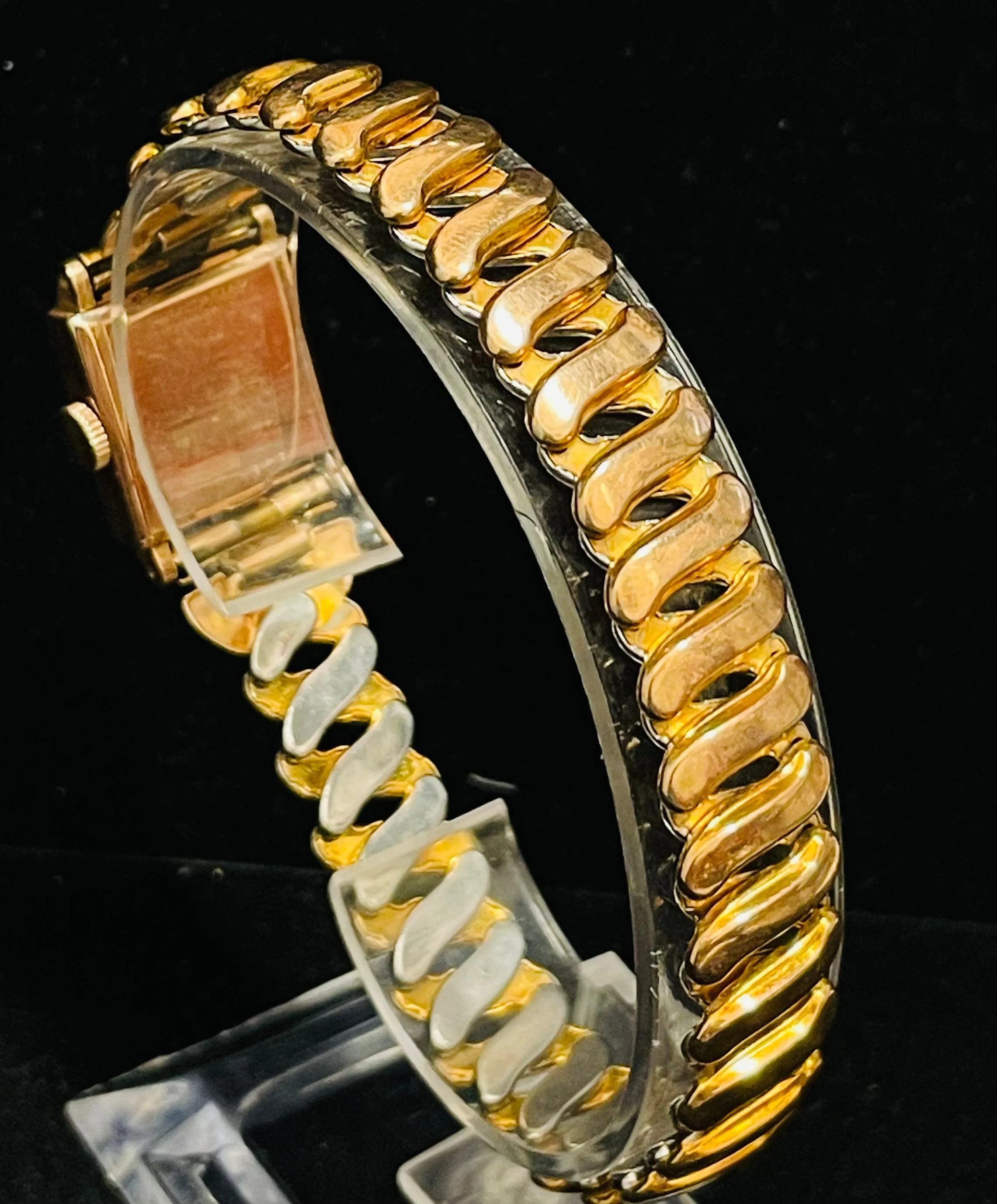 BULOVA 1950'S VINTAGE BEAUTIFUL LADIES SOLID YELLOW GOLD WATCH - $6K APR w/ COA!