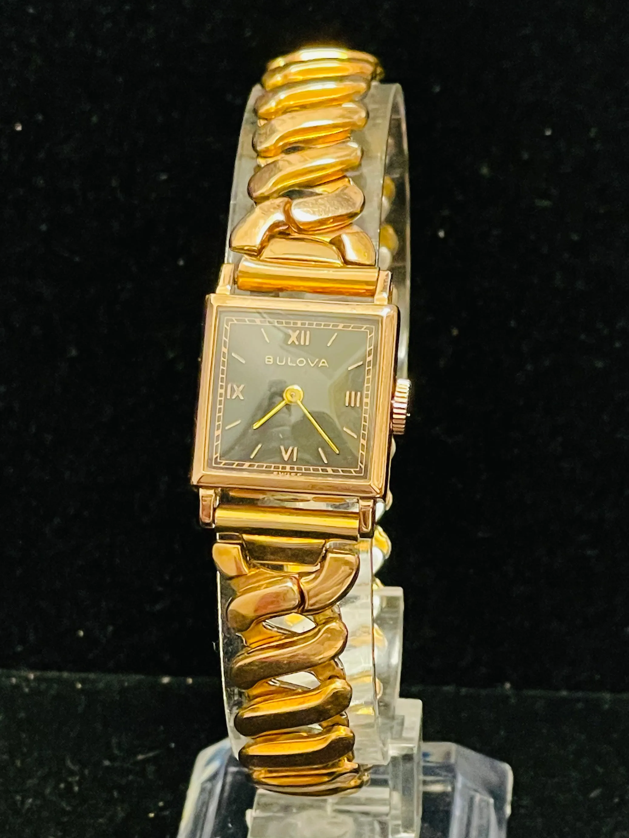 BULOVA 1950'S VINTAGE BEAUTIFUL LADIES SOLID YELLOW GOLD WATCH - $6K APR w/ COA!
