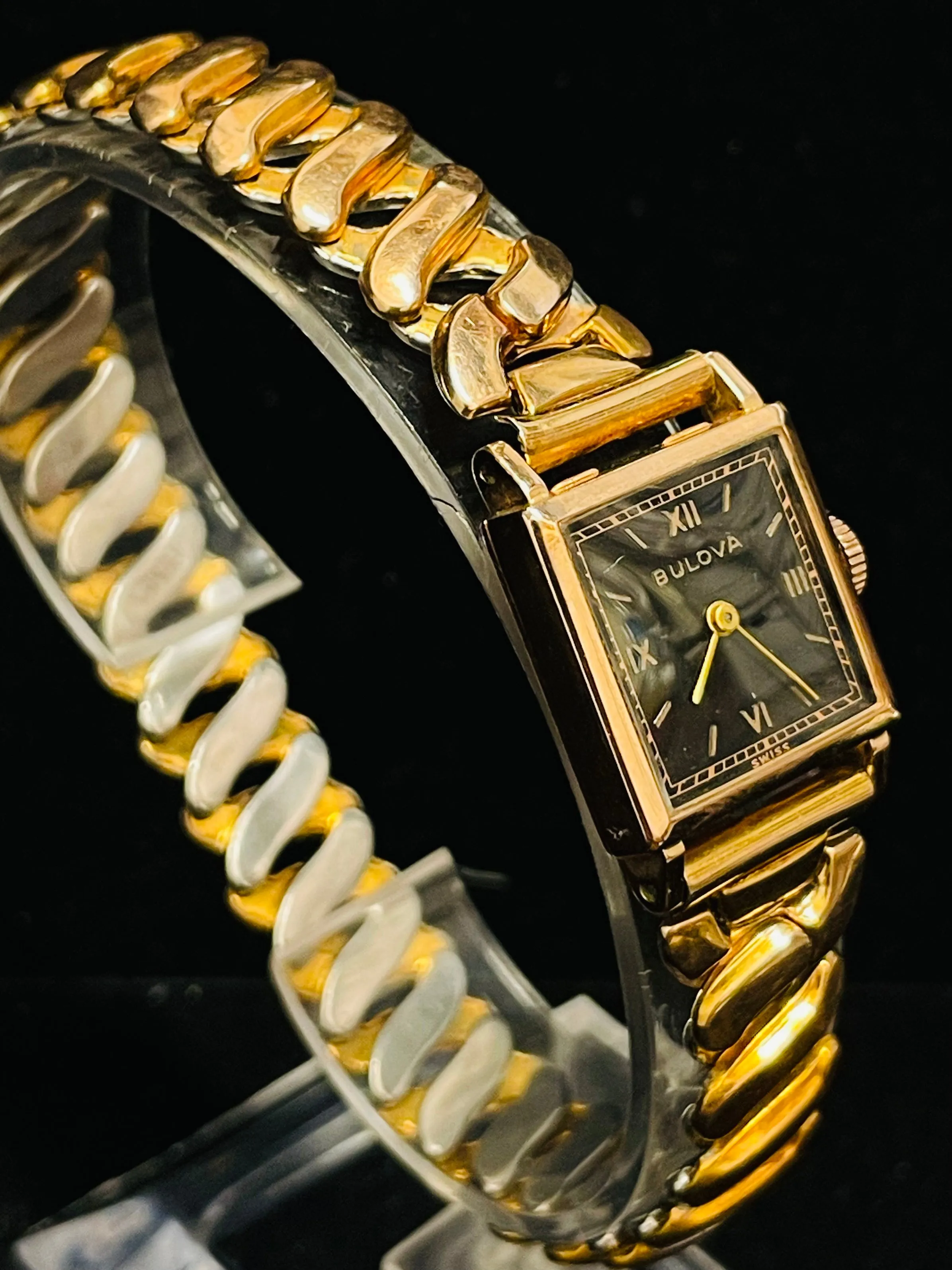 BULOVA 1950'S VINTAGE BEAUTIFUL LADIES SOLID YELLOW GOLD WATCH - $6K APR w/ COA!