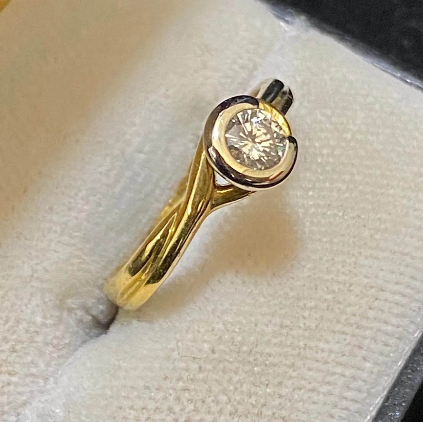 Bvlgari-style 18K Yellow Gold Diamond Ring - $10K Appraisal Value w/CoA}