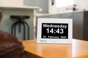 Dual-display dementia day clock