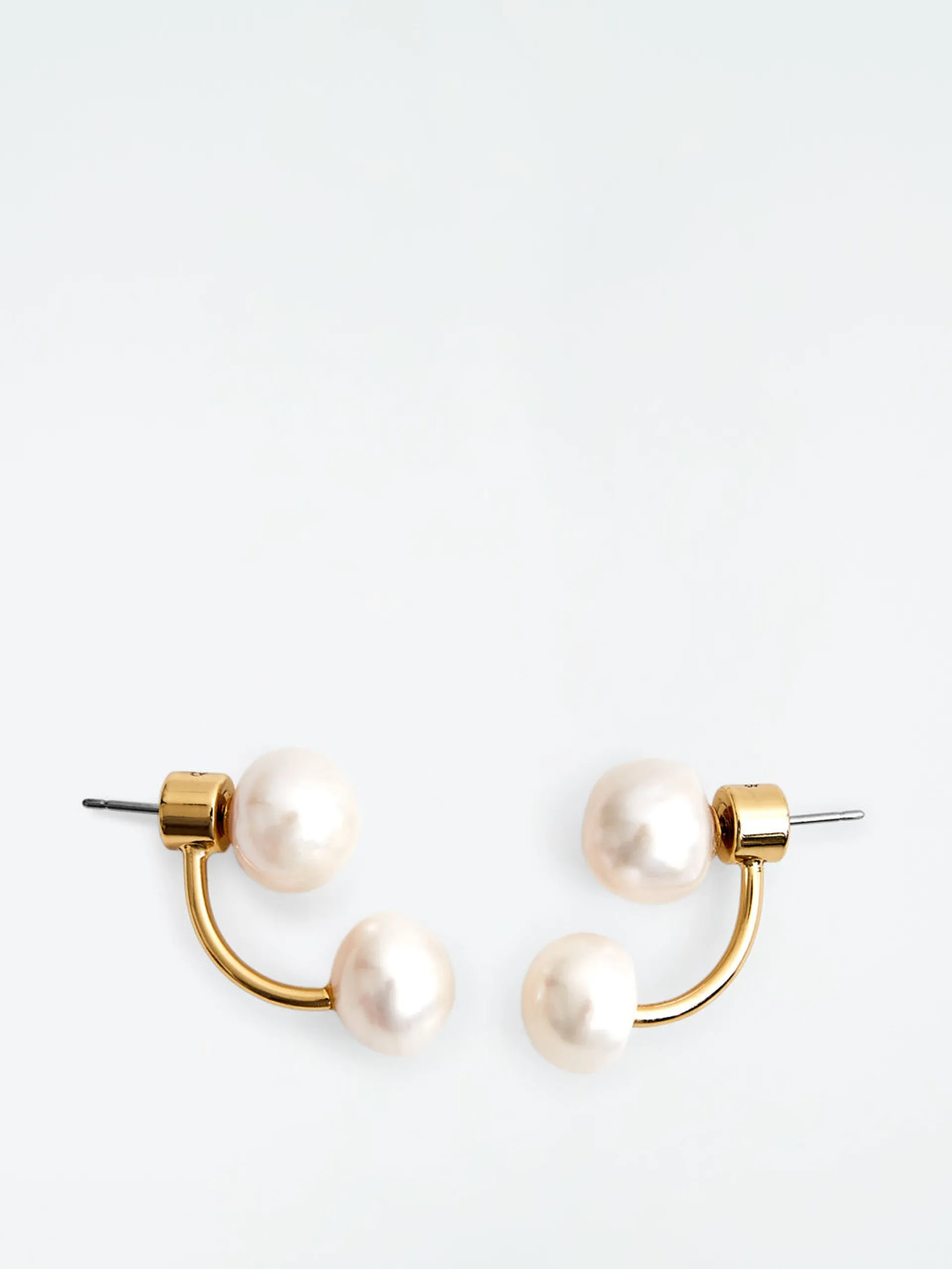 Freshwater pearl droplet stud earrings