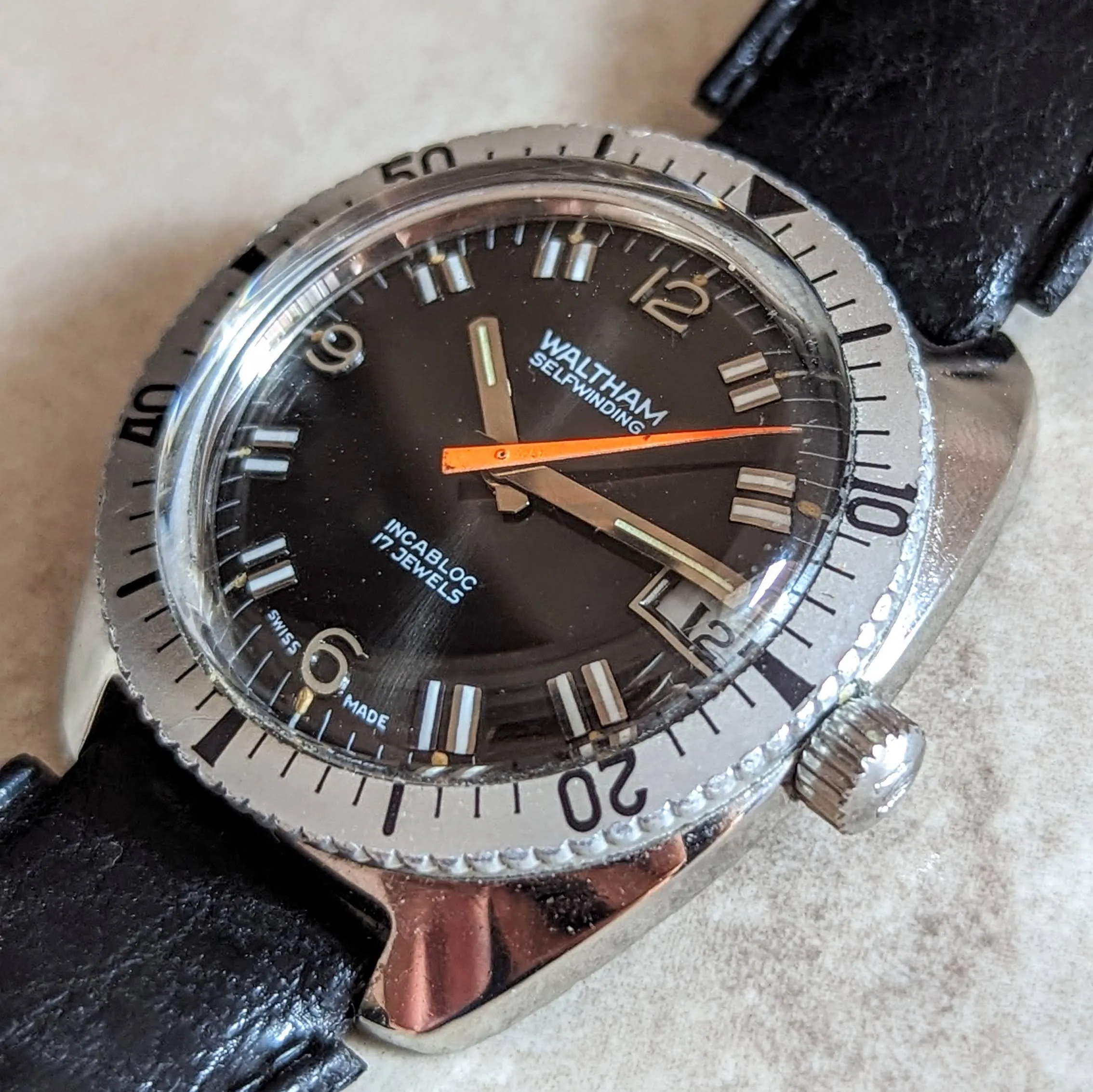 WALTHAM Self-Winding Skindiver Wristwatch Vintage Watch 17 Jewels Date Indicator