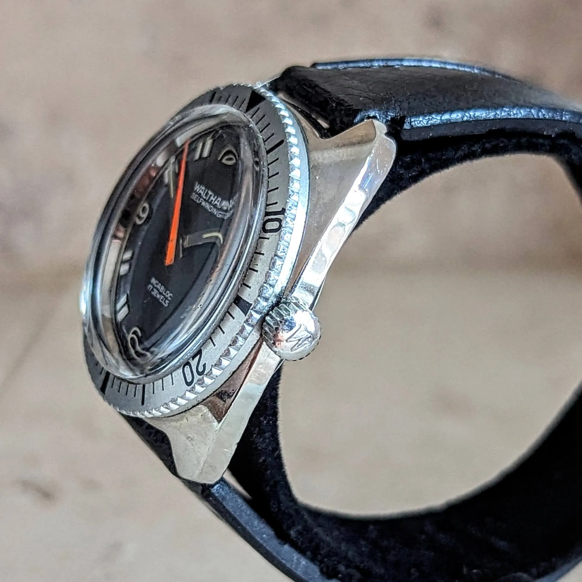 WALTHAM Self-Winding Skindiver Wristwatch Vintage Watch 17 Jewels Date Indicator