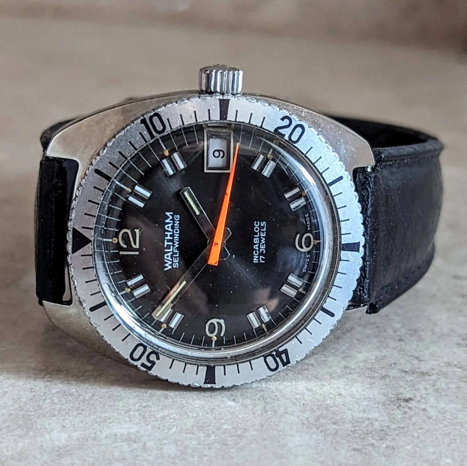 WALTHAM Self-Winding Skindiver Wristwatch Vintage Watch 17 Jewels Date Indicator