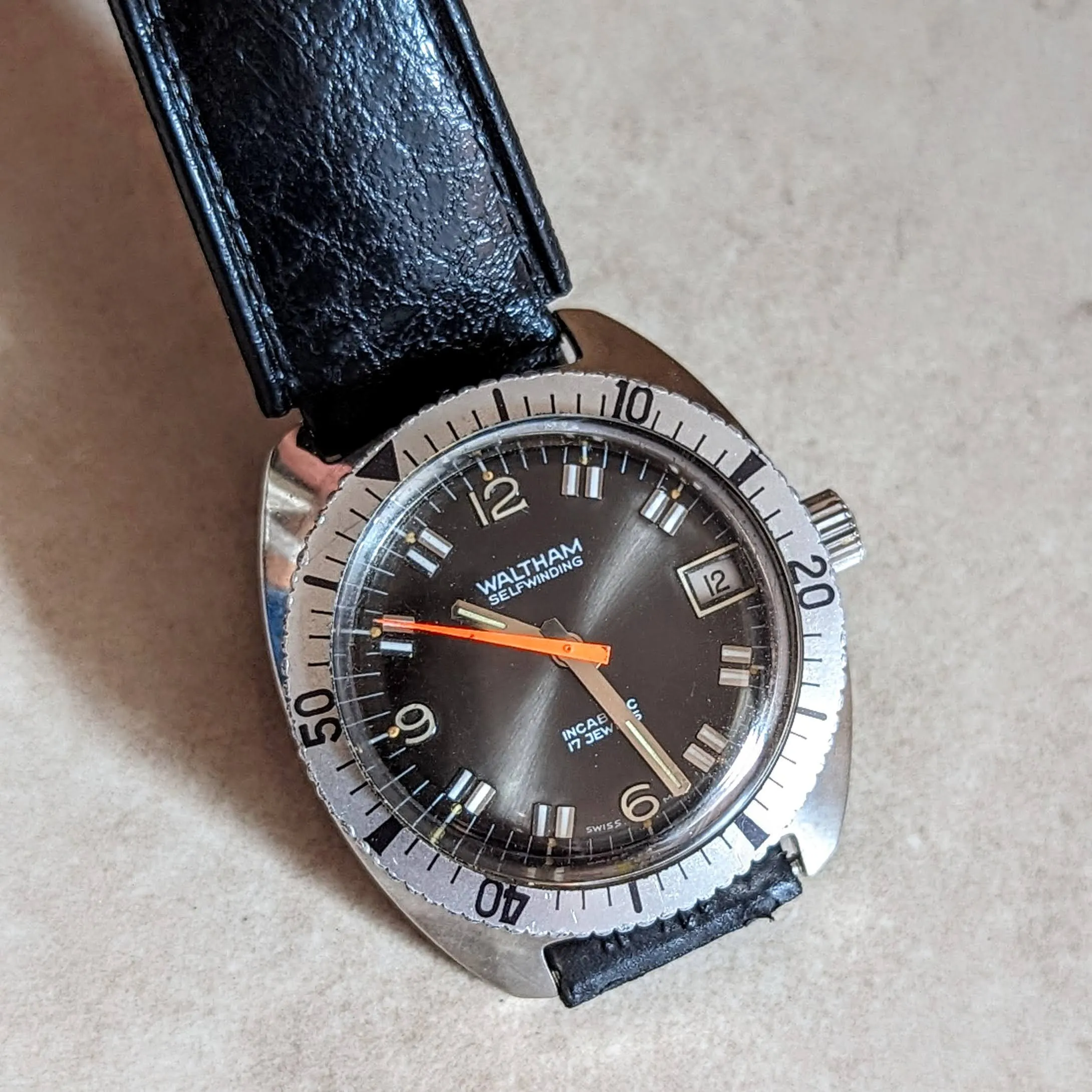 WALTHAM Self-Winding Skindiver Wristwatch Vintage Watch 17 Jewels Date Indicator