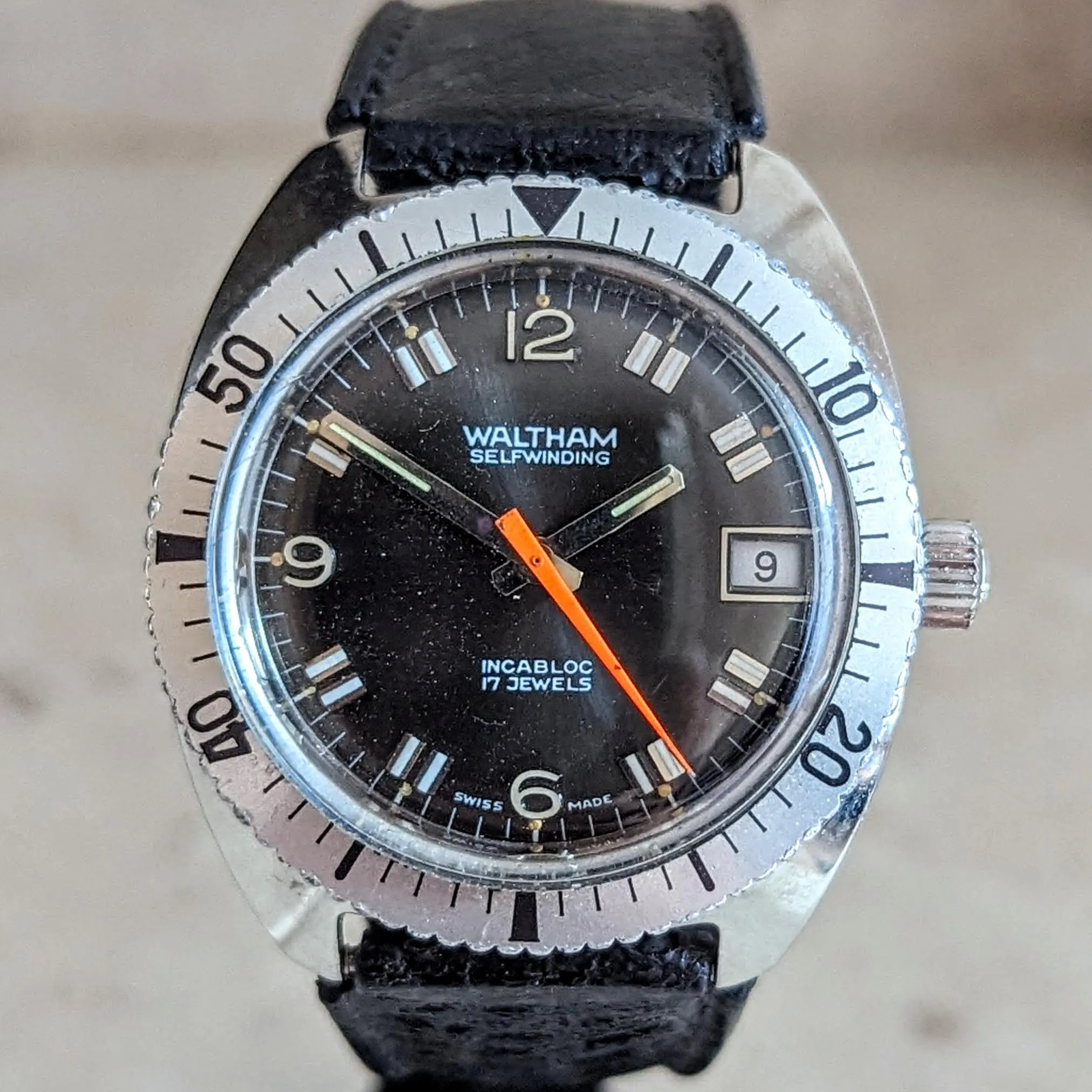 WALTHAM Self-Winding Skindiver Wristwatch Vintage Watch 17 Jewels Date Indicator