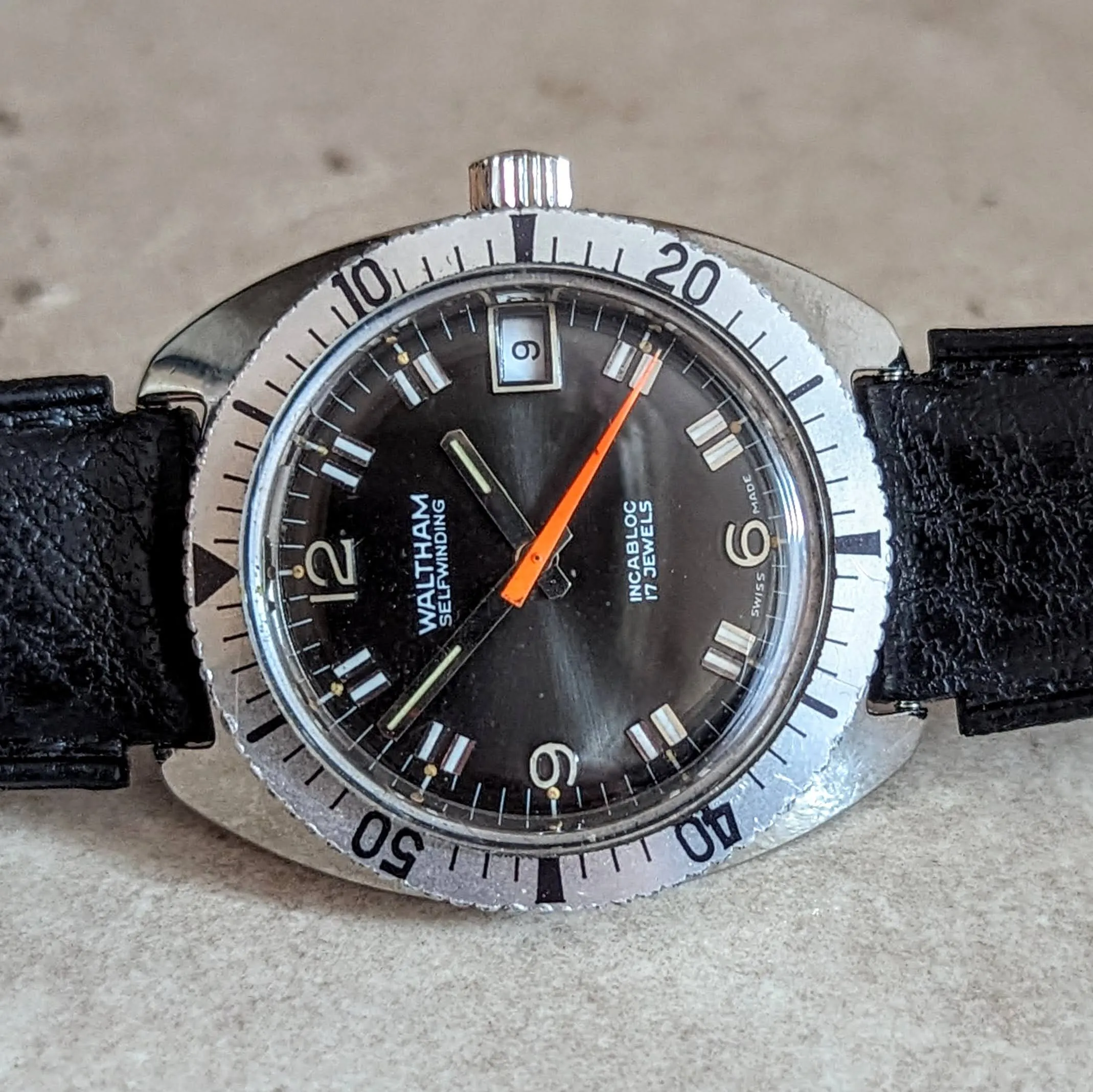 WALTHAM Self-Winding Skindiver Wristwatch Vintage Watch 17 Jewels Date Indicator